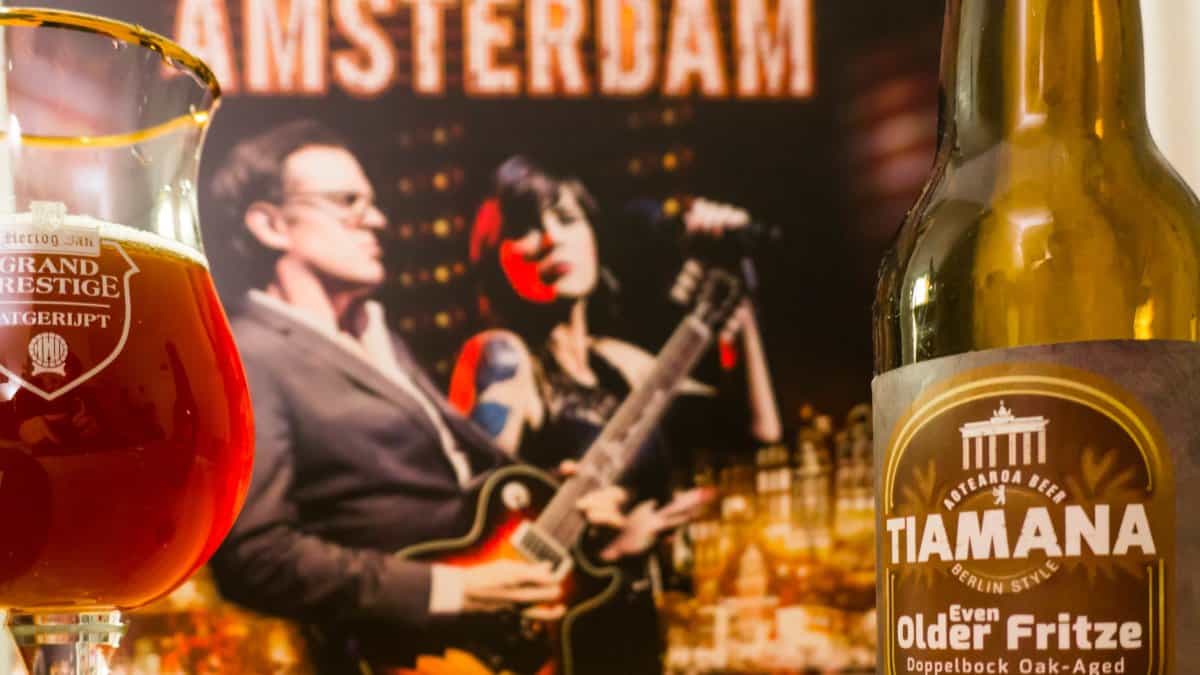 Craft beer from Tiamana with record of Joe Bonamassa and Beth Hart in the background